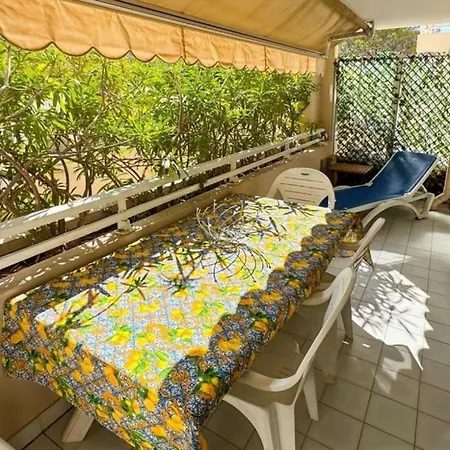 T2 Lumineux Avec Terrasse & Piscine - Proche * Golfe-Juan