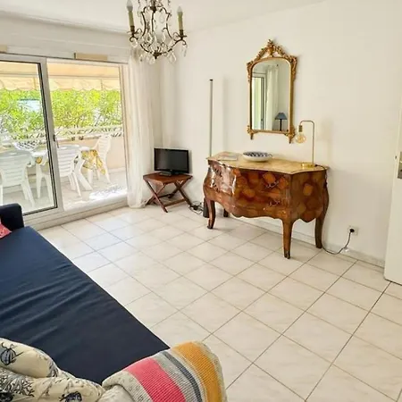 T2 Lumineux Avec Terrasse & Piscine - Proche Lejlighed Golfe-Juan
